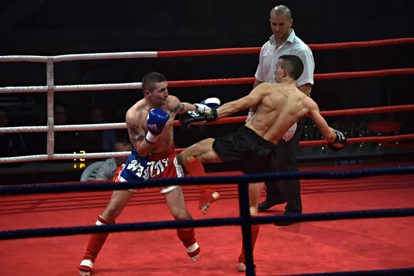 Strong fighter and his opponent during a fight in a ring Combat Fight Night — Stock Photo, Image