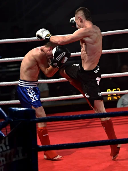 Strong fighter and his opponent during a fight in a ring Combat Fight Night — Stock Photo, Image