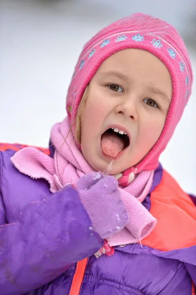 Girl licking the icicle — Stock Photo, Image