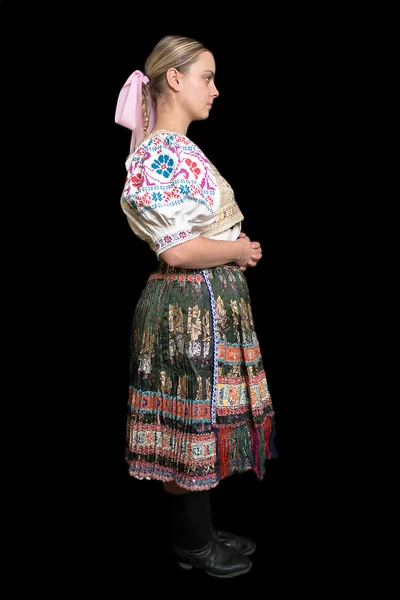在斯洛伐克民俗服饰的女人 — 图库照片