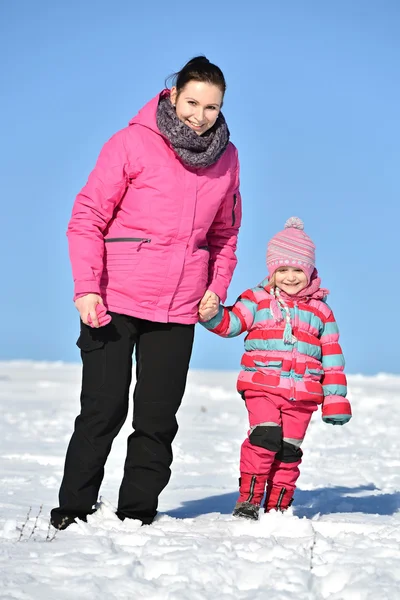 Mother and daughter nice winter scene — Stock Photo, Image