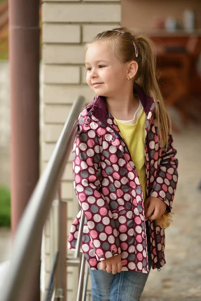 Little girl at porch — Stock Photo, Image