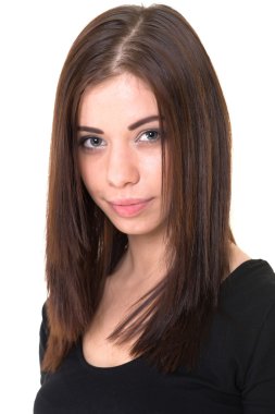 Siyah elbiseli güzel kız.