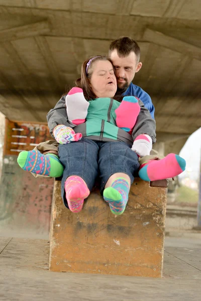 Casal síndrome de Down — Fotografia de Stock