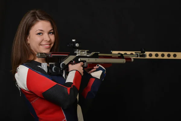 Mujer entrenamiento deporte tiro con pistola de aire comprimido — Foto de Stock