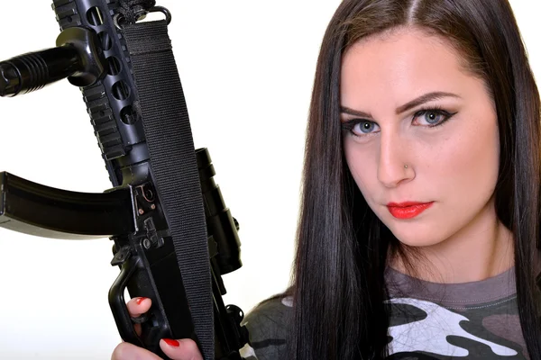 Hermosa mujer con pistola — Foto de Stock