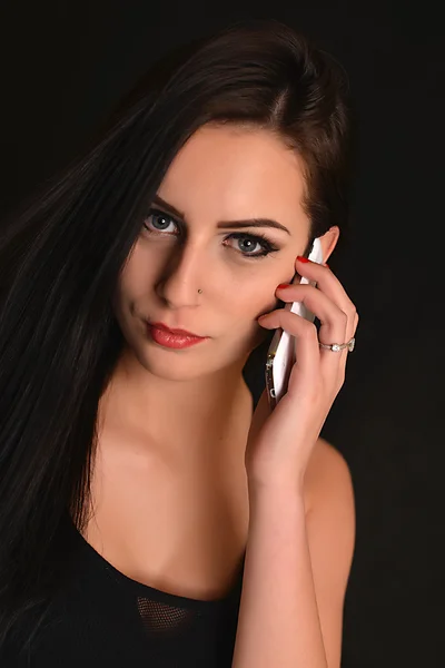 Bella donna con cellulare — Foto Stock