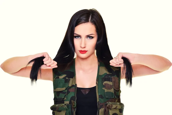Hermosa chica usando ropa del ejército — Foto de Stock