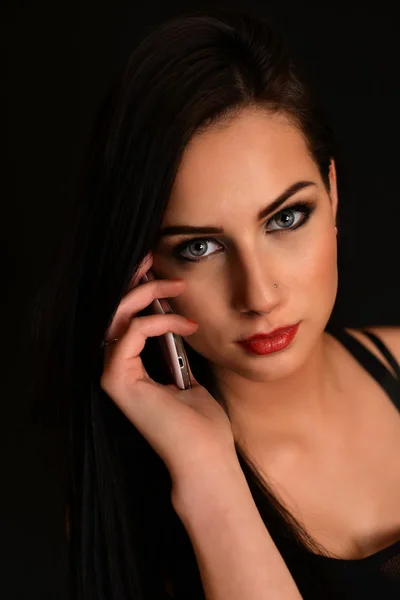 Bella donna con cellulare — Foto Stock