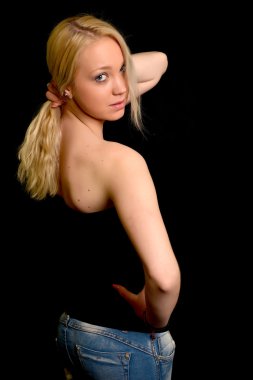 Güzel sarışın kadın modeli portresi