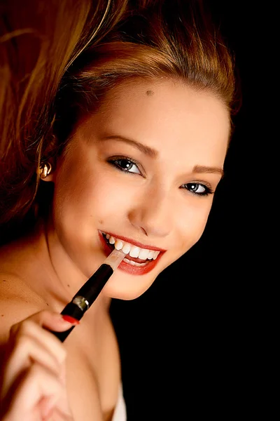 Kvinna röka en e-cigarett — Stockfoto