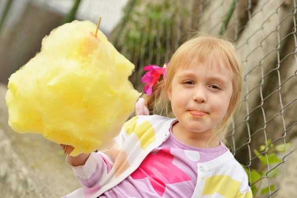 Cute girl with cotton candy — Stock Photo, Image