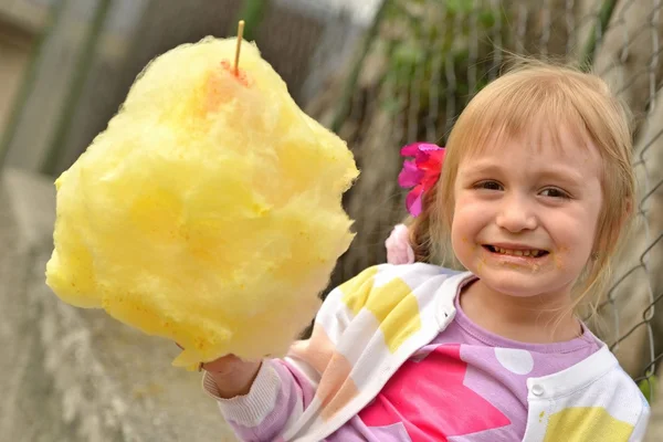 Cute girl with cotton candy — Stock Photo, Image