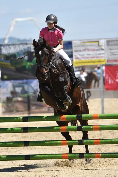 Vrouw op een paard — Stockfoto