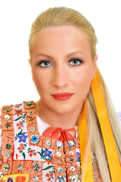 Kvinna klädd på slovakiska folklore klänning — Stockfoto