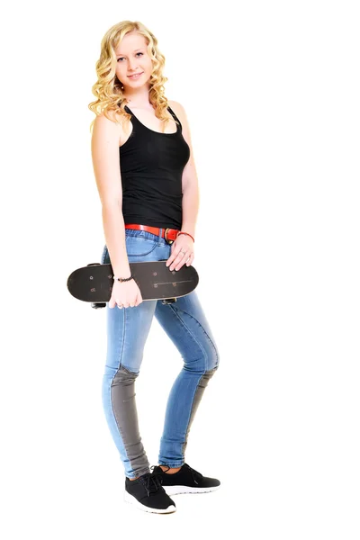 Giovane donna con skateboard — Foto Stock