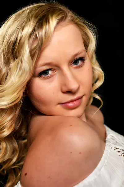 Portrét mladé blondýny — Stock fotografie