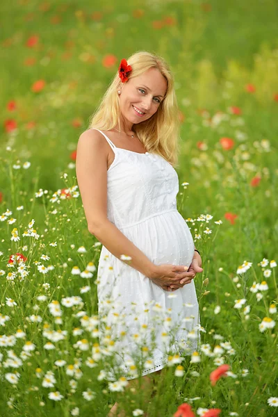Έγκυος γυναίκα ευτυχισμένη — Φωτογραφία Αρχείου
