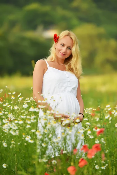 Embarazada feliz mujer — Foto de Stock