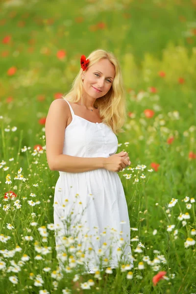 Mulher feliz grávida — Fotografia de Stock