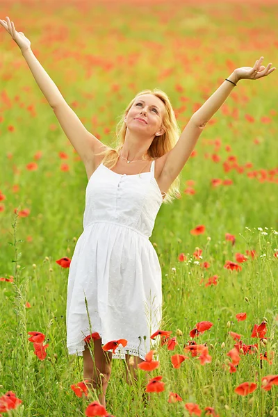 Mulher feliz grávida — Fotografia de Stock