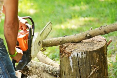 kullanan adam gördüm