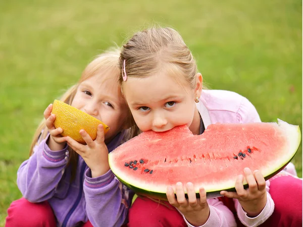 Two cute little girls eating watermelon — Stock Photo, Image