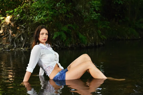 Retrato de mulher bonita — Fotografia de Stock