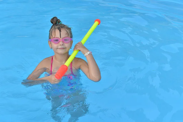 Kid in swimming pool — Stock Photo, Image