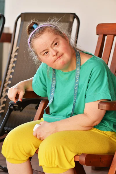 Kvinna med Downs syndrom — Stockfoto