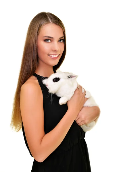 Женщина с белым кроликом — стоковое фото