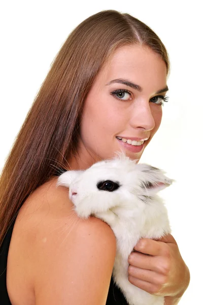 Donna con coniglio bianco — Foto Stock