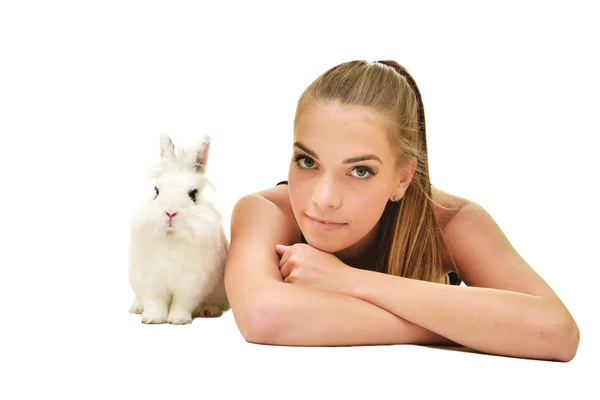 Retrato de hermosa dama con conejo blanco —  Fotos de Stock