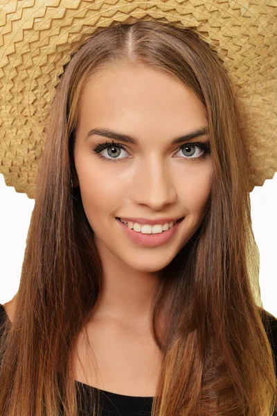 Mujer joven con sombrero de paja — Foto de Stock