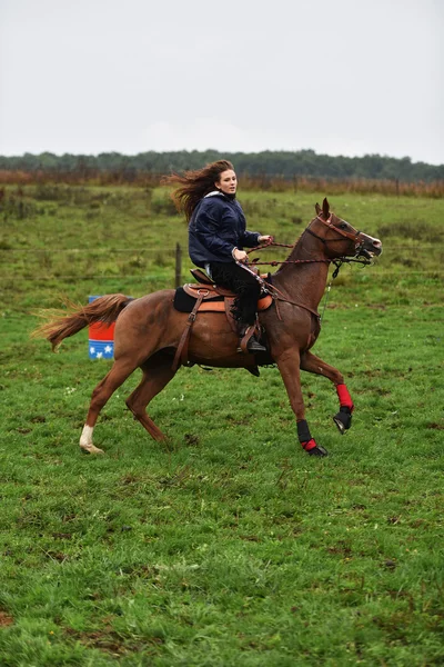 Flicka FAT racing — Stockfoto