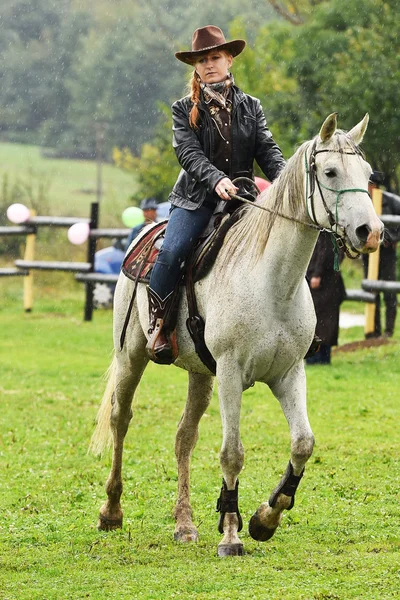 Flicka FAT racing — Stockfoto