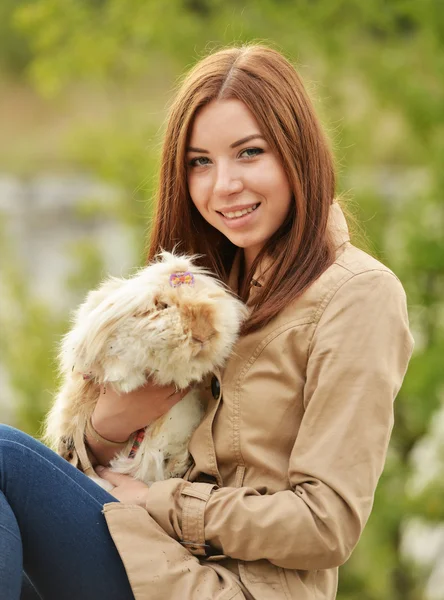 Young beautiful girl — Stock Photo, Image