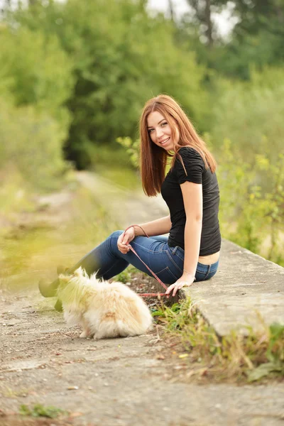 Young beautiful girl — Stock Photo, Image