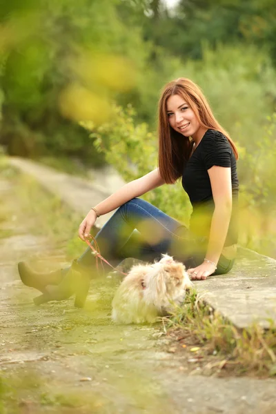 Jovem menina bonita — Fotografia de Stock