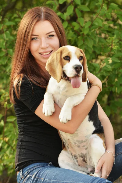 Young beautiful girl — Stock Photo, Image