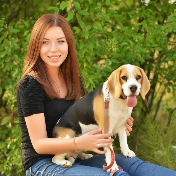 Young beautiful girl — Stock Photo, Image