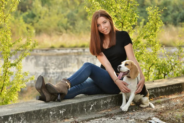 Young beautiful girl — Stock Photo, Image