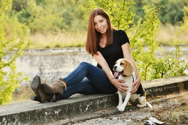 Young beautiful girl — Stock Photo, Image