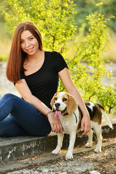 Young beautiful girl — Stock Photo, Image