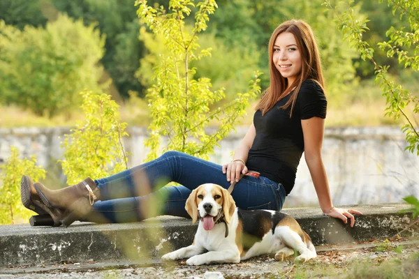 Young beautiful girl — Stock Photo, Image