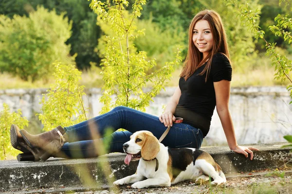 Junges schönes Mädchen — Stockfoto