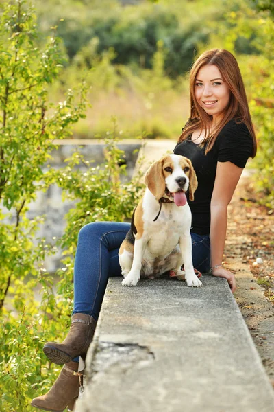 Young beautiful girl — Stock Photo, Image