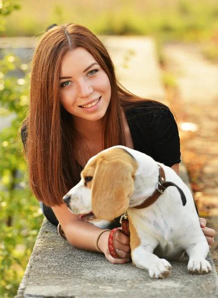 Young beautiful girl — Stock Photo, Image