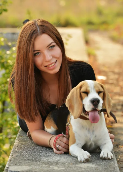 Young beautiful girl — Stock Photo, Image