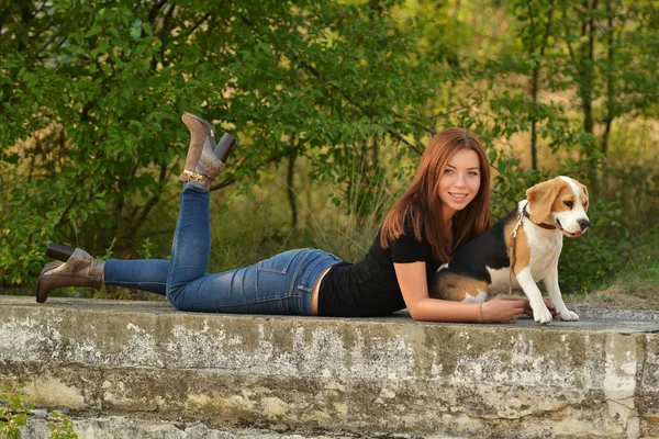 Junges schönes Mädchen — Stockfoto